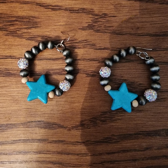 Beaded Bracelet with Blue Star Charm - Picture 2 of 3